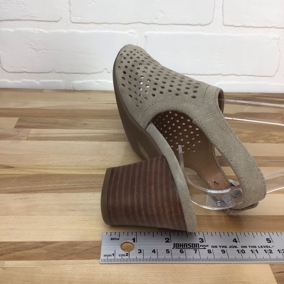 FRANCO Sarto beige genuine upper leather suede sandals chunky heels tan size 7 - Picture 13 of 16